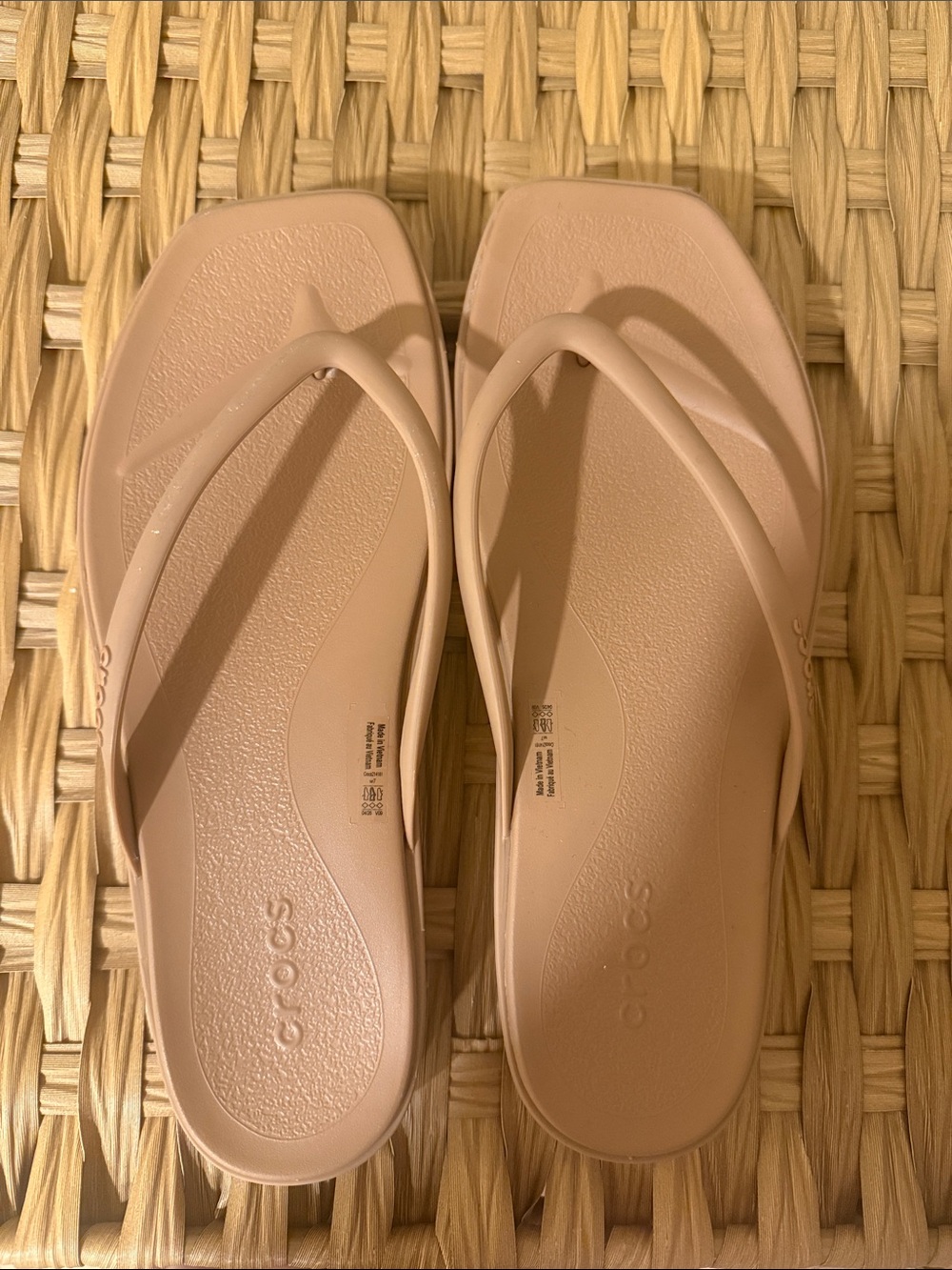 CROCS Women's Miami Square Flatform Flip